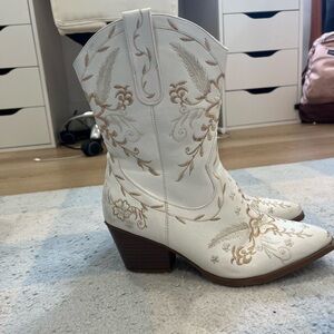 Amazon White and Tan Embroidered Heeled Boots